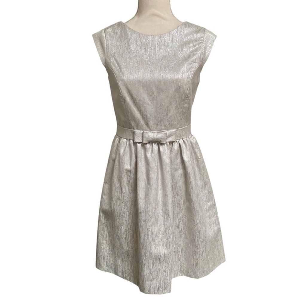 Cynthia Steffe Silver Metallic Fit & Flare Cocktail Dress Bow Waist Size 4 NWT - Picture 2 of 12